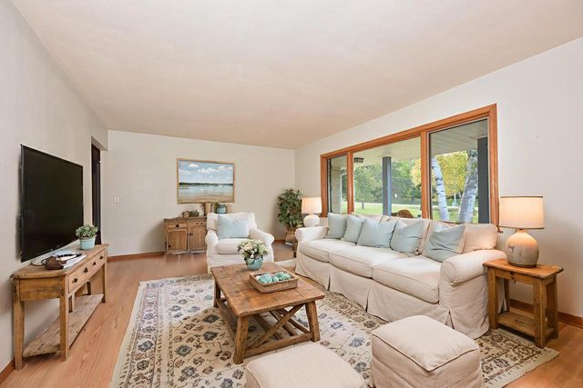 420 W Mequon ROAD, Mequon, WI 53092