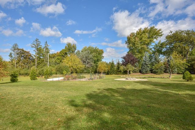 420 W Mequon ROAD, Mequon, WI 53092