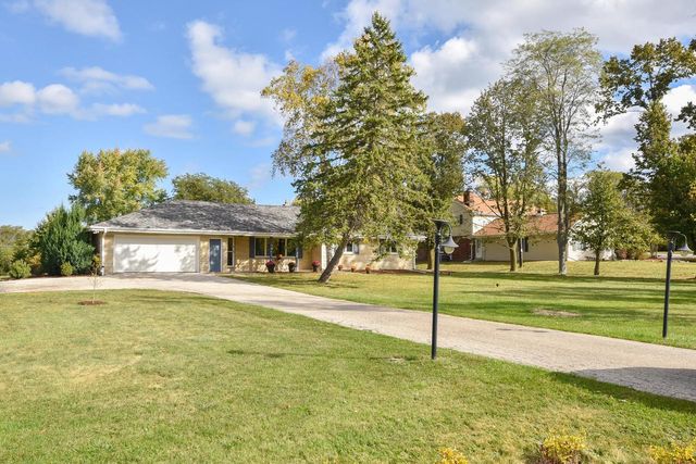 420 W Mequon ROAD, Mequon, WI 53092