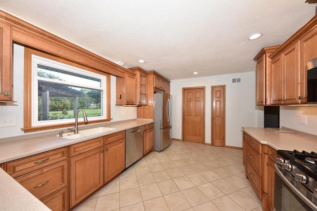 420 W Mequon ROAD, Mequon, WI 53092