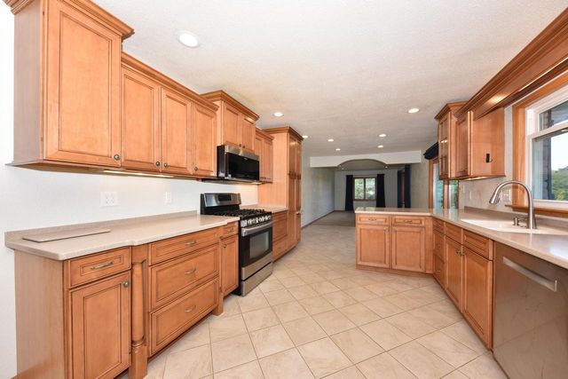 420 W Mequon ROAD, Mequon, WI 53092