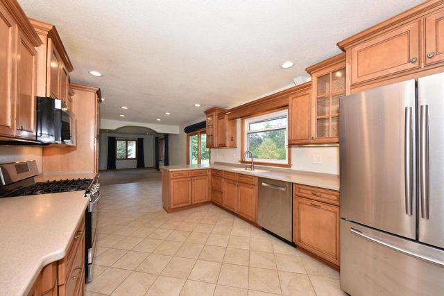 420 W Mequon ROAD, Mequon, WI 53092