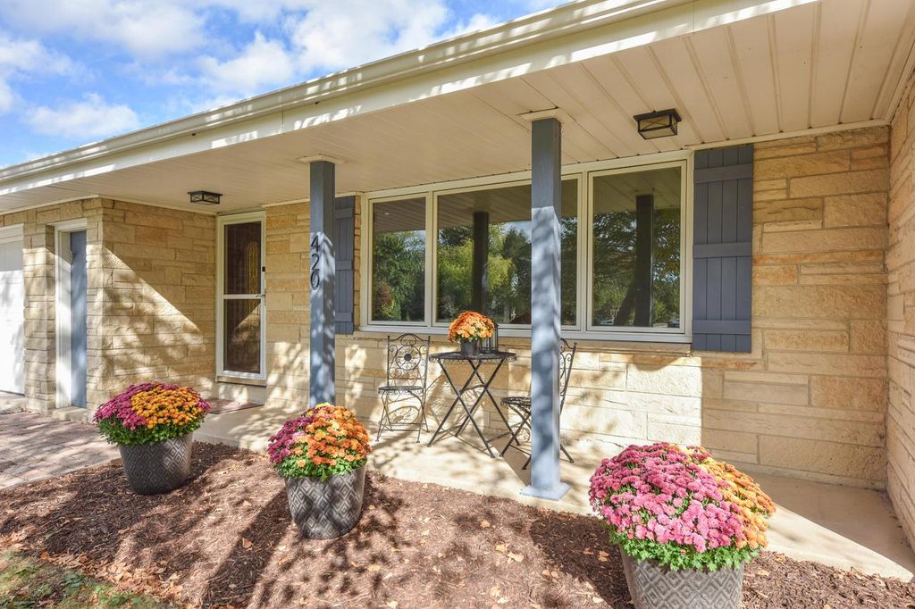 420 W Mequon ROAD, Mequon, WI 53092