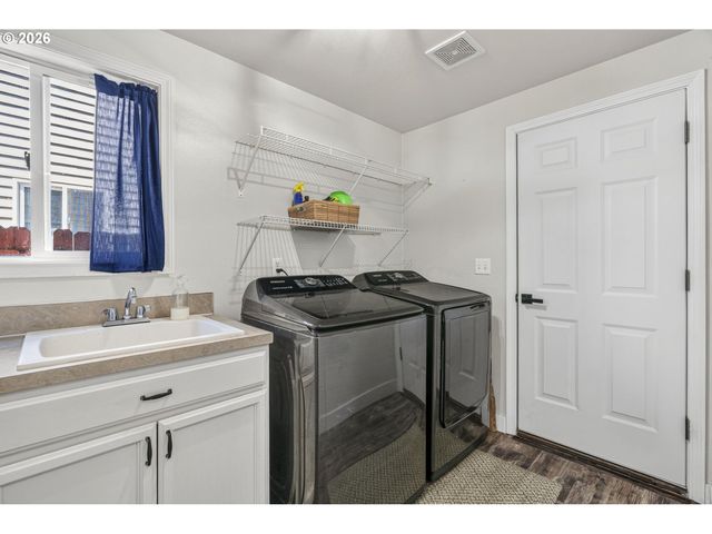 63 CHICKADEE Dr, Kelso, WA 98626