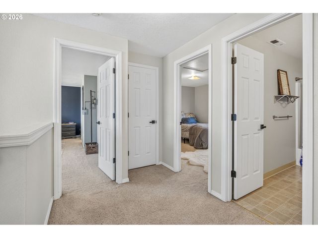63 CHICKADEE Dr, Kelso, WA 98626