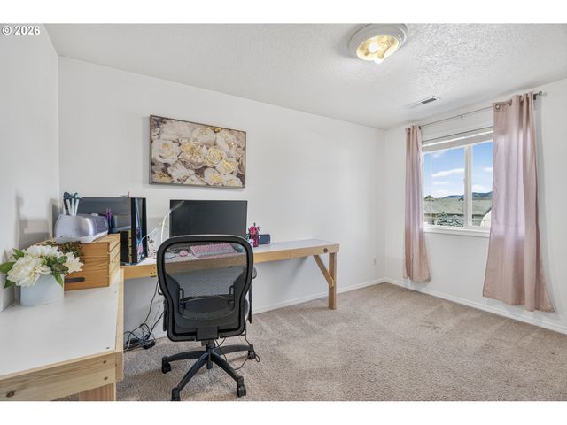 63 CHICKADEE Dr, Kelso, WA 98626