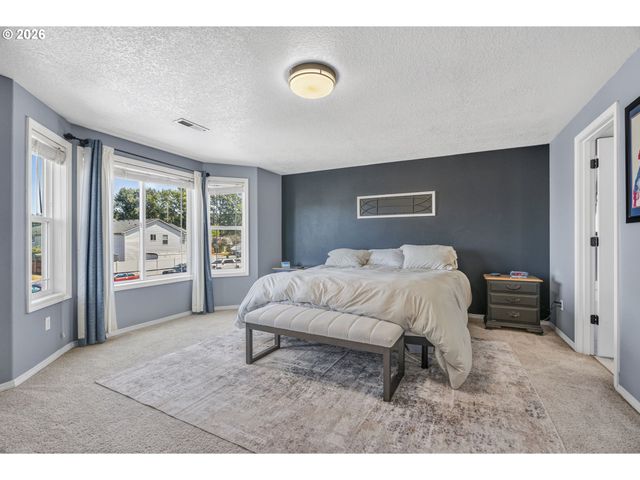 63 CHICKADEE Dr, Kelso, WA 98626