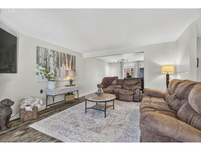 63 CHICKADEE Dr, Kelso, WA 98626