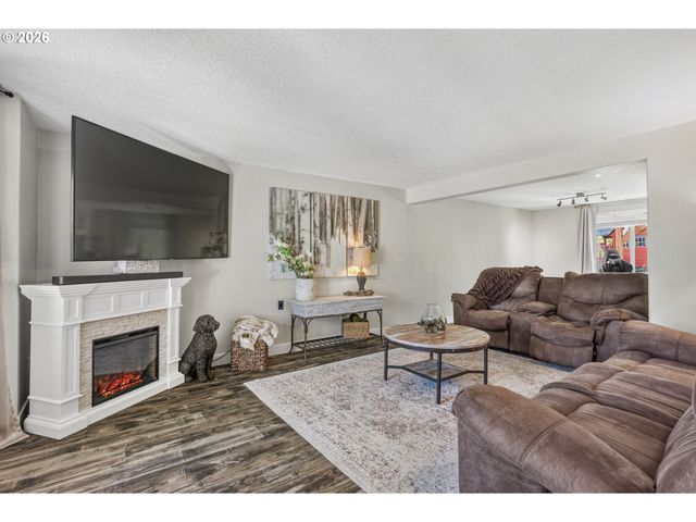 63 CHICKADEE Dr, Kelso, WA 98626