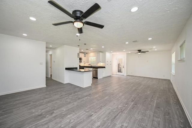 5233 W 43rd Street, Houston, TX 77092