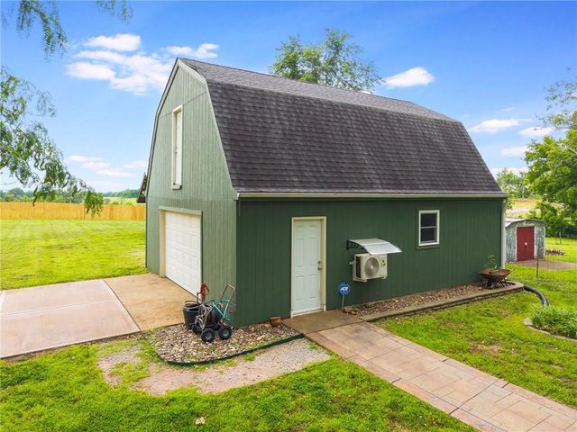 8715 State Avenue, Kansas City, KS 66112