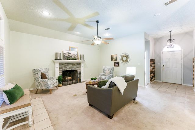 206 Collins Avenue, Sundown, TX 79372