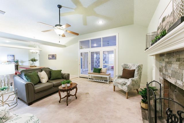 206 Collins Avenue, Sundown, TX 79372