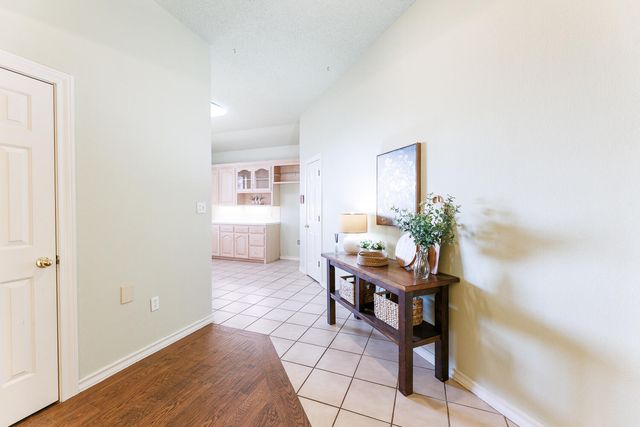 206 Collins Avenue, Sundown, TX 79372