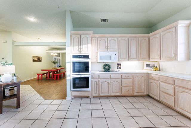 206 Collins Avenue, Sundown, TX 79372