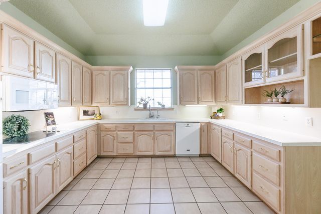 206 Collins Avenue, Sundown, TX 79372