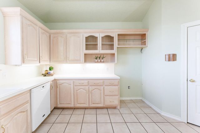 206 Collins Avenue, Sundown, TX 79372