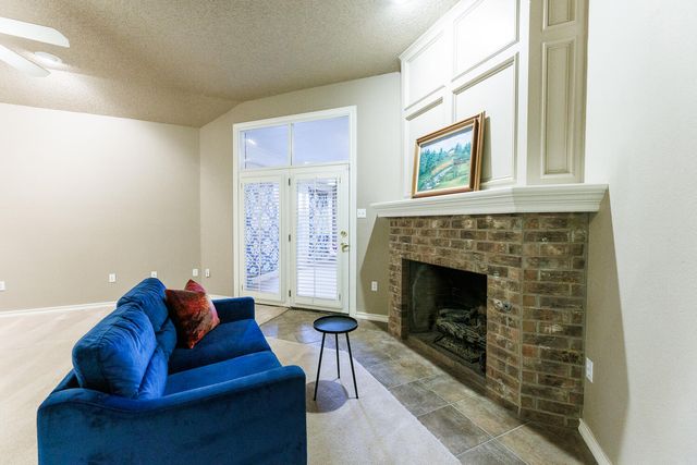 206 Collins Avenue, Sundown, TX 79372