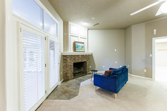 206 Collins Avenue, Sundown, TX 79372