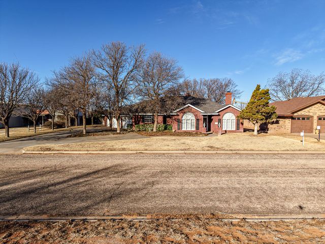 206 Collins Avenue, Sundown, TX 79372