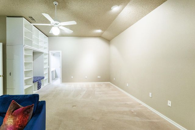 206 Collins Avenue, Sundown, TX 79372