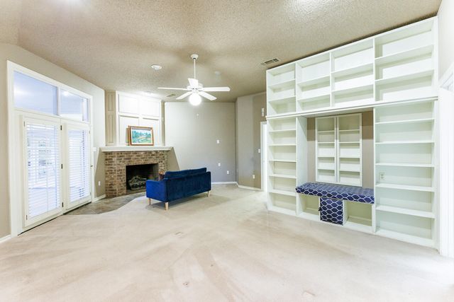 206 Collins Avenue, Sundown, TX 79372