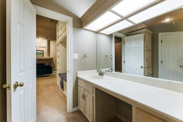 206 Collins Avenue, Sundown, TX 79372