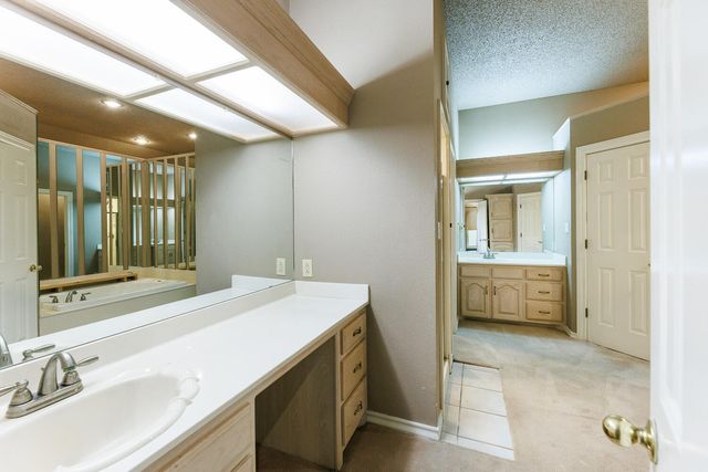 206 Collins Avenue, Sundown, TX 79372