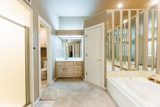 206 Collins Avenue, Sundown, TX 79372