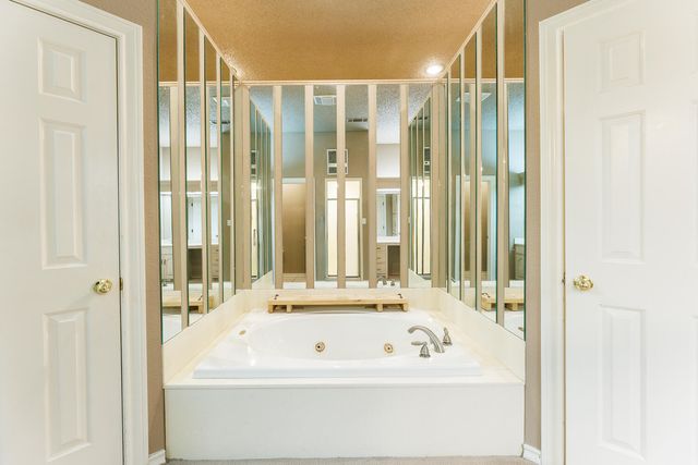 206 Collins Avenue, Sundown, TX 79372