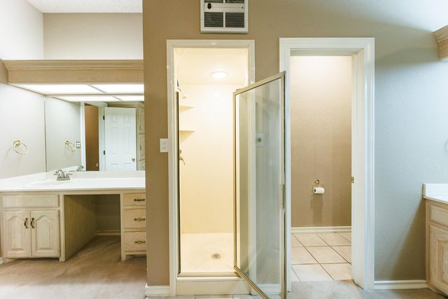 206 Collins Avenue, Sundown, TX 79372