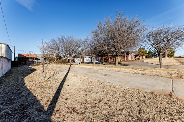 206 Collins Avenue, Sundown, TX 79372