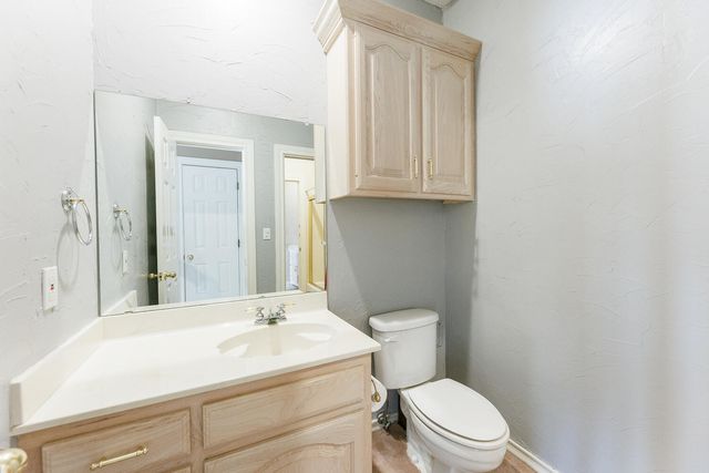 206 Collins Avenue, Sundown, TX 79372