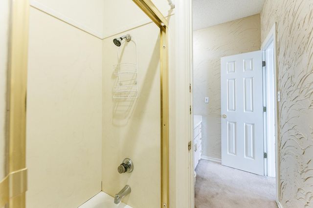 206 Collins Avenue, Sundown, TX 79372