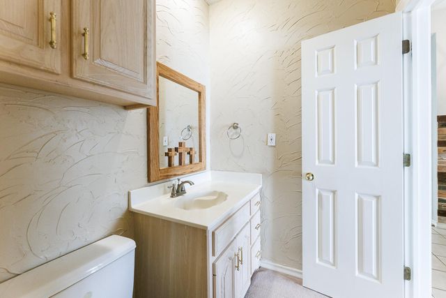 206 Collins Avenue, Sundown, TX 79372