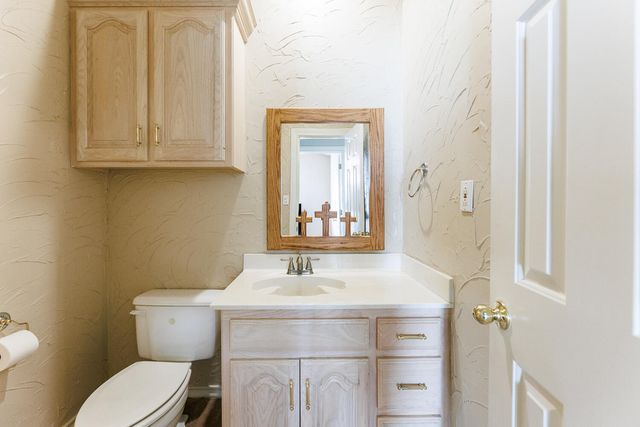 206 Collins Avenue, Sundown, TX 79372