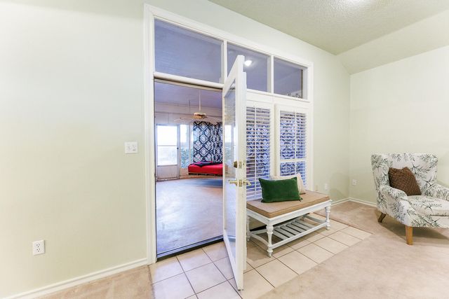 206 Collins Avenue, Sundown, TX 79372