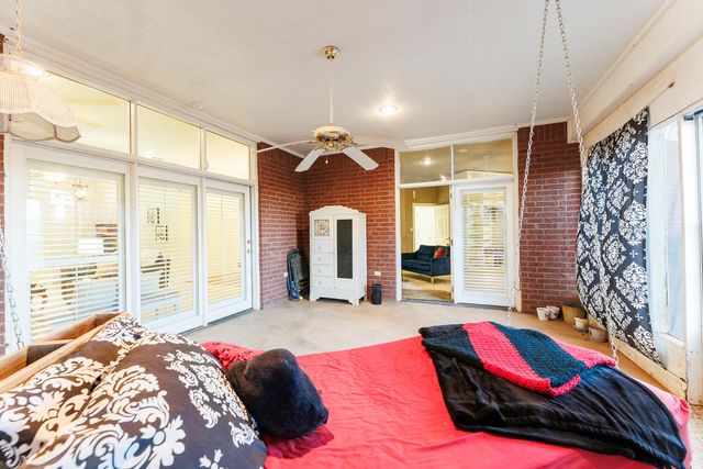 206 Collins Avenue, Sundown, TX 79372