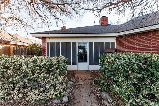 206 Collins Avenue, Sundown, TX 79372