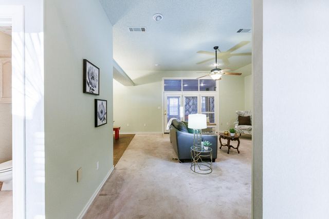 206 Collins Avenue, Sundown, TX 79372