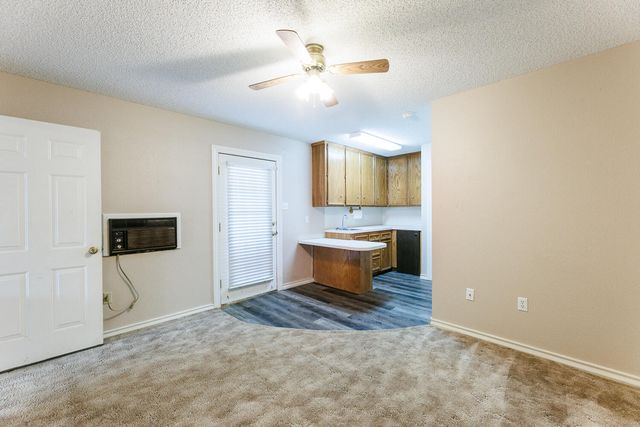 206 Collins Avenue, Sundown, TX 79372