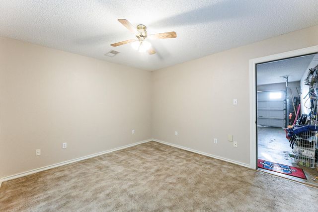 206 Collins Avenue, Sundown, TX 79372