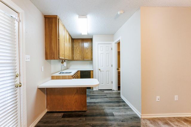 206 Collins Avenue, Sundown, TX 79372