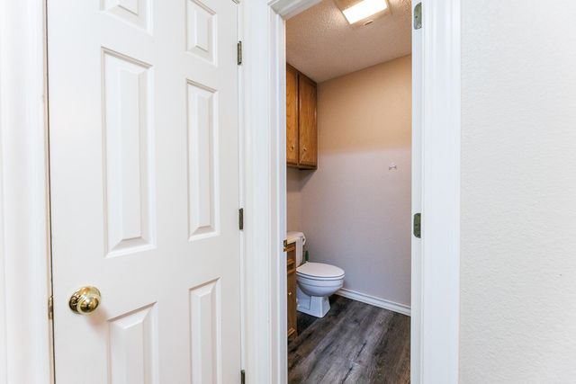 206 Collins Avenue, Sundown, TX 79372