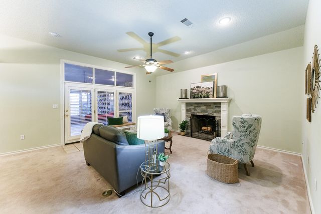 206 Collins Avenue, Sundown, TX 79372