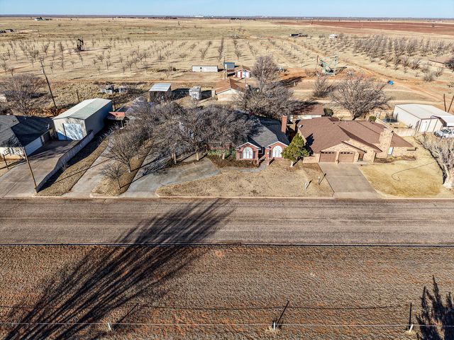 206 Collins Avenue, Sundown, TX 79372