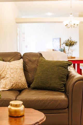 206 Collins Avenue, Sundown, TX 79372