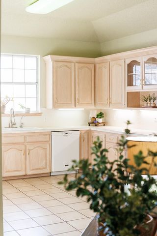 206 Collins Avenue, Sundown, TX 79372