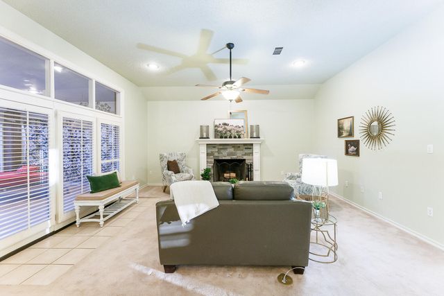 206 Collins Avenue, Sundown, TX 79372