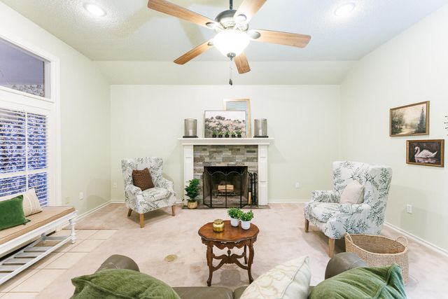 206 Collins Avenue, Sundown, TX 79372